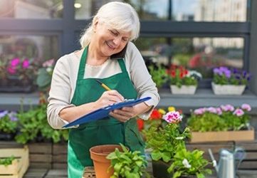 Going Into Business With Family & Friends – Expensive Mistakes You Can Easily Avoid!